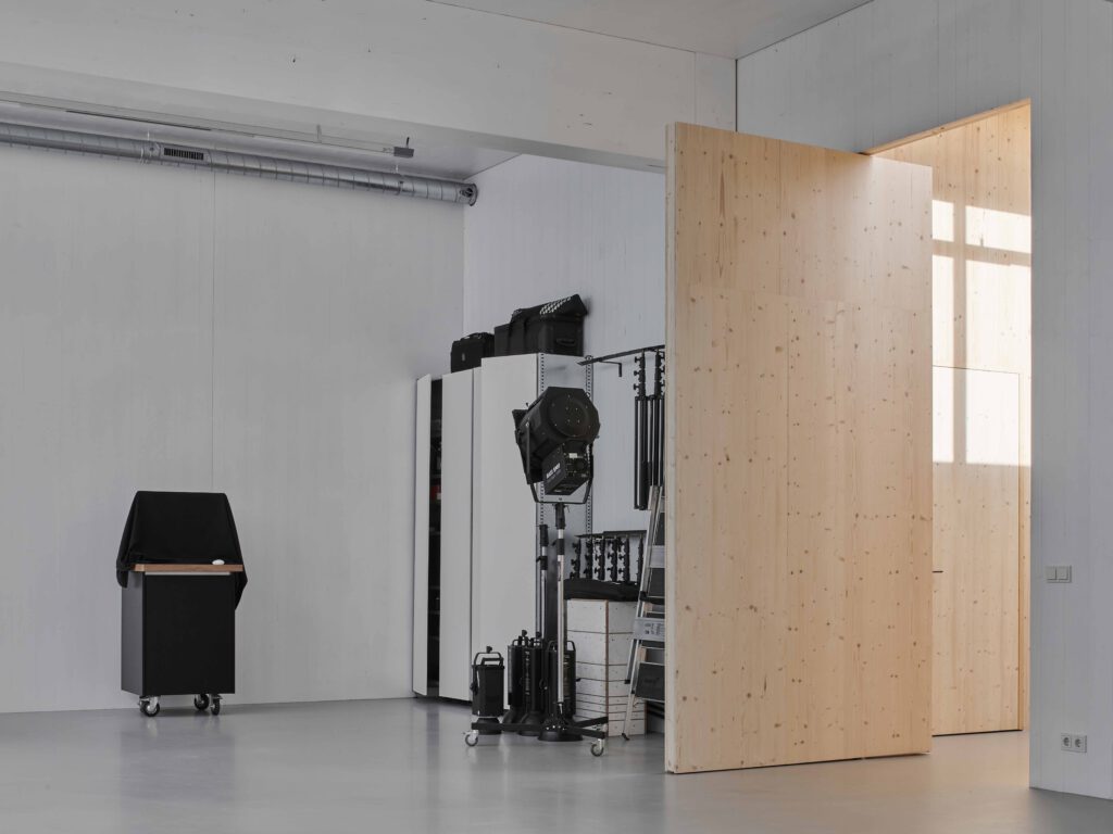 ATELIER ZWEERS_Studiogebouw A_credits MWA Hart Nibbrig - LR009